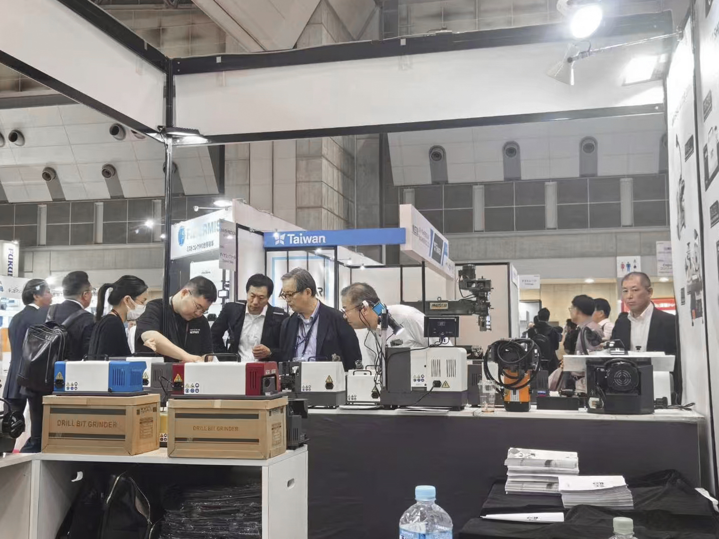 铣刀修磨机.jpg 铣刀修磨机.jpg